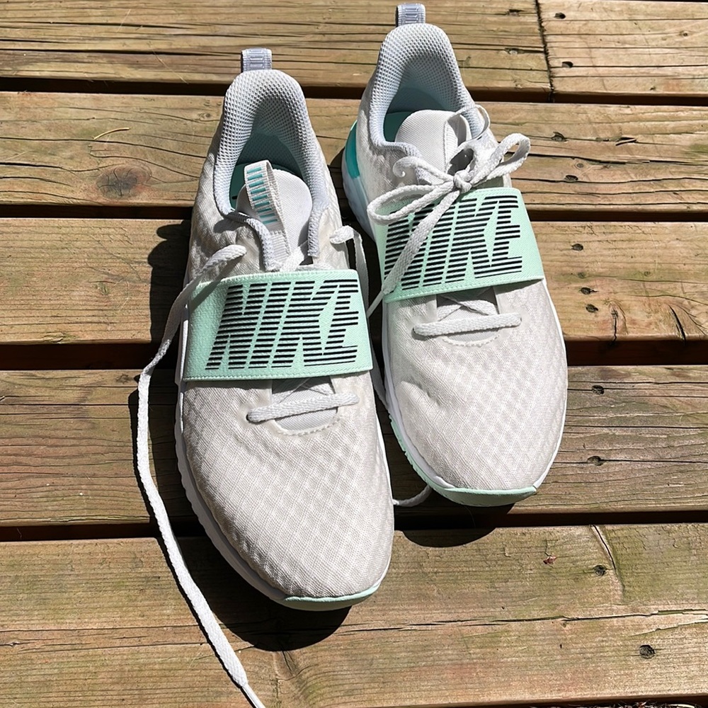 Women Nike shoe